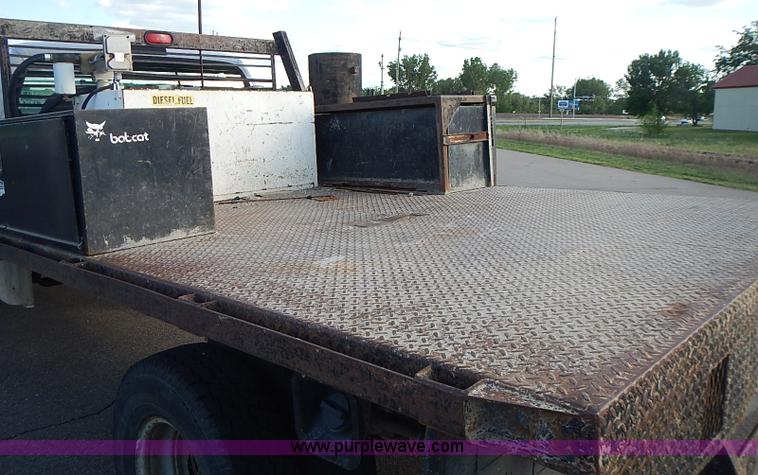 image for item J3234 2000 Ford F350 Super Duty XL flatbed truck