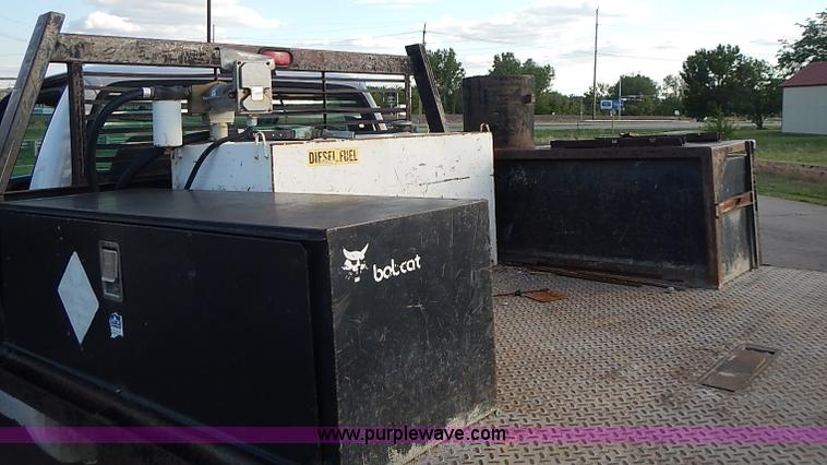 image for item J3234 2000 Ford F350 Super Duty XL flatbed truck