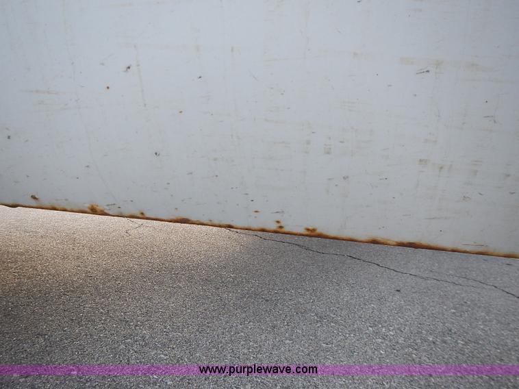 image for item J3234 2000 Ford F350 Super Duty XL flatbed truck