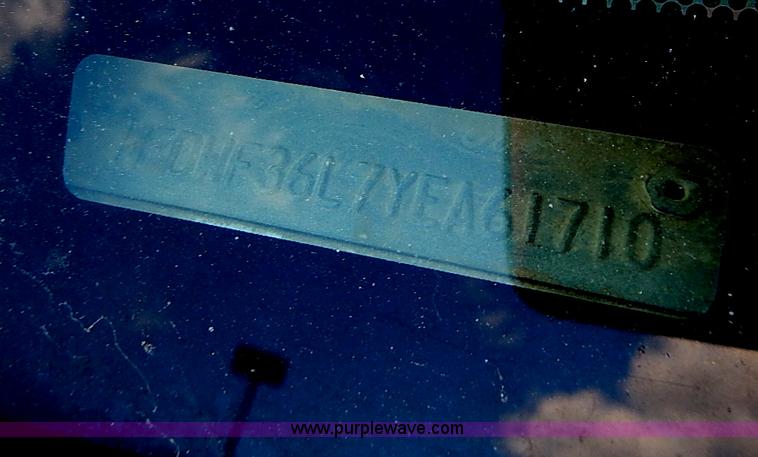 image for item J3234 2000 Ford F350 Super Duty XL flatbed truck