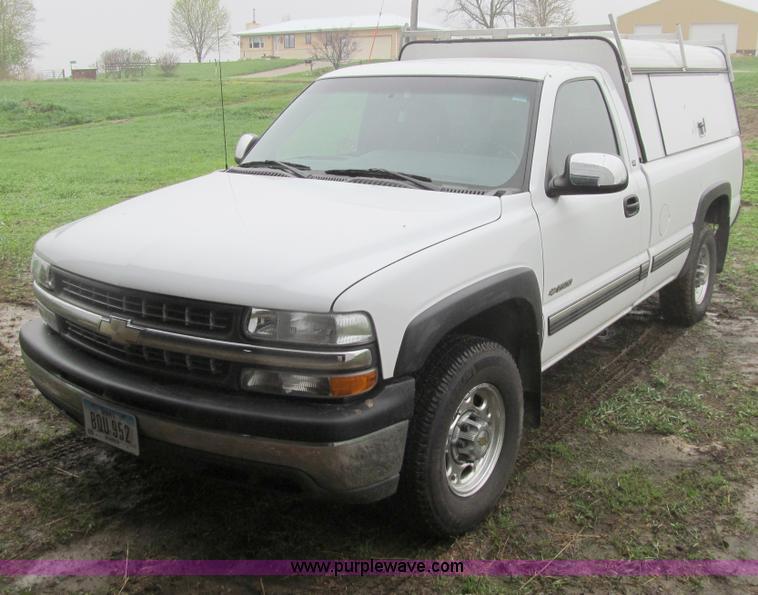 image for item J3484 2002 Chevrolet Silverado 2500 LS pickup truck