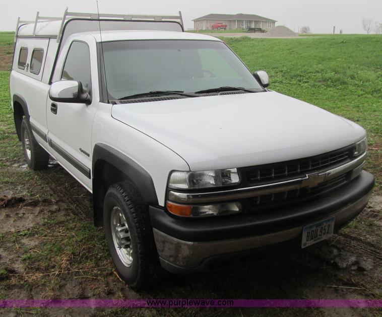 image for item J3484 2002 Chevrolet Silverado 2500 LS pickup truck