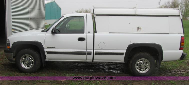image for item J3484 2002 Chevrolet Silverado 2500 LS pickup truck