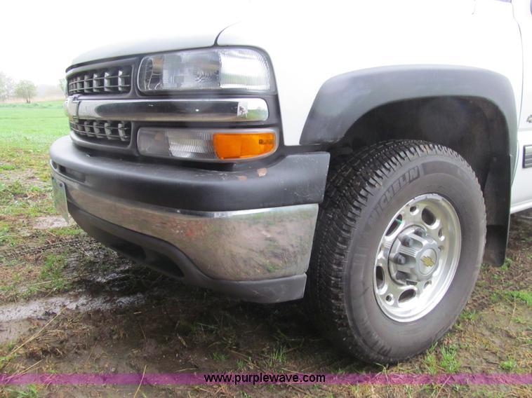 image for item J3484 2002 Chevrolet Silverado 2500 LS pickup truck