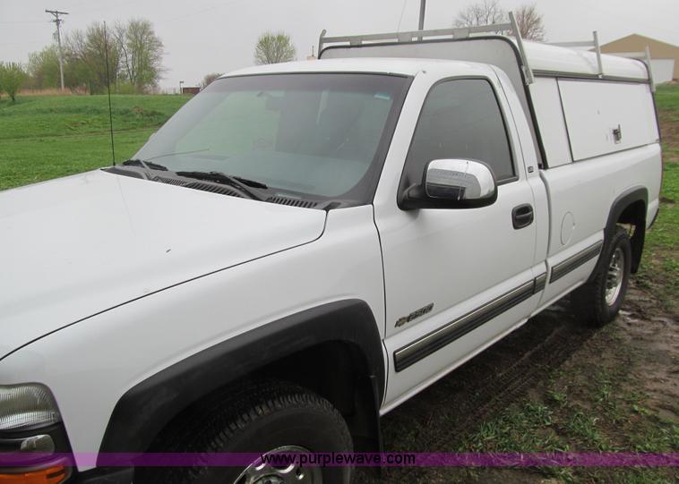 image for item J3484 2002 Chevrolet Silverado 2500 LS pickup truck