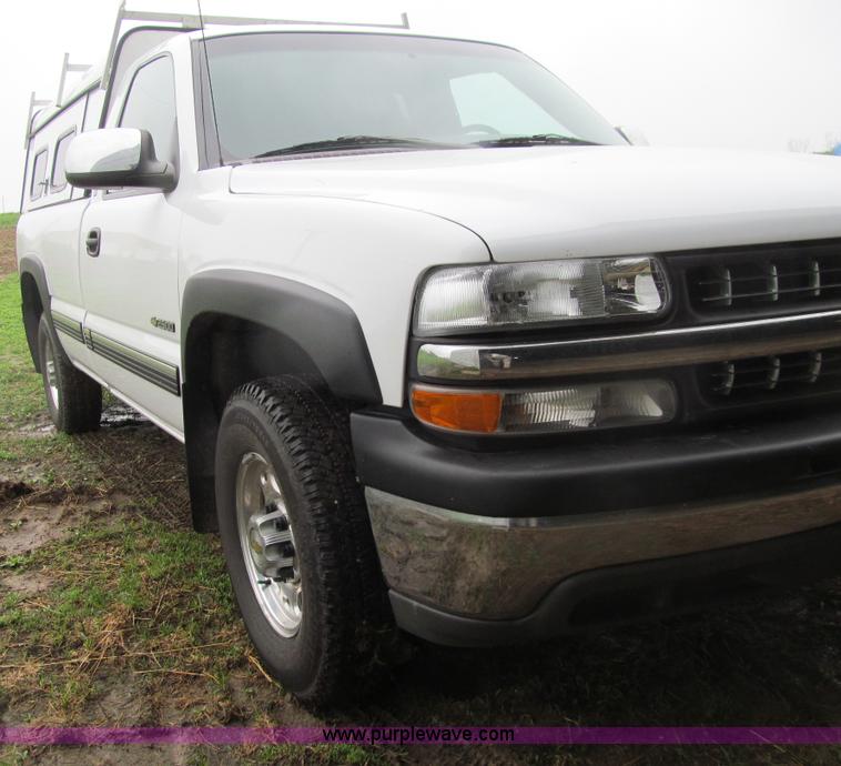 image for item J3484 2002 Chevrolet Silverado 2500 LS pickup truck