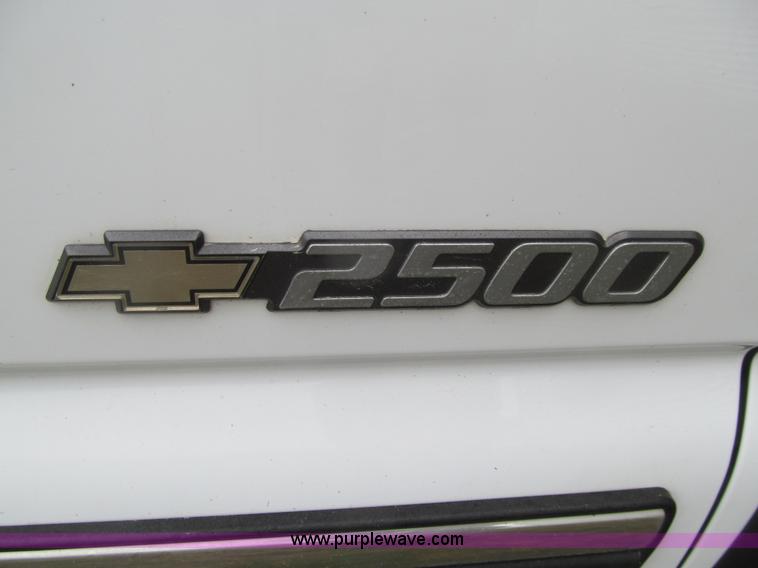 image for item J3484 2002 Chevrolet Silverado 2500 LS pickup truck