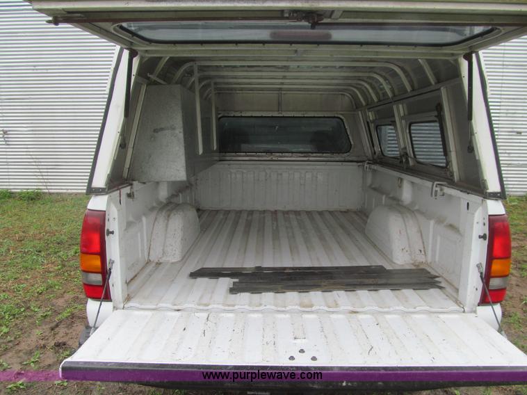 image for item J3484 2002 Chevrolet Silverado 2500 LS pickup truck