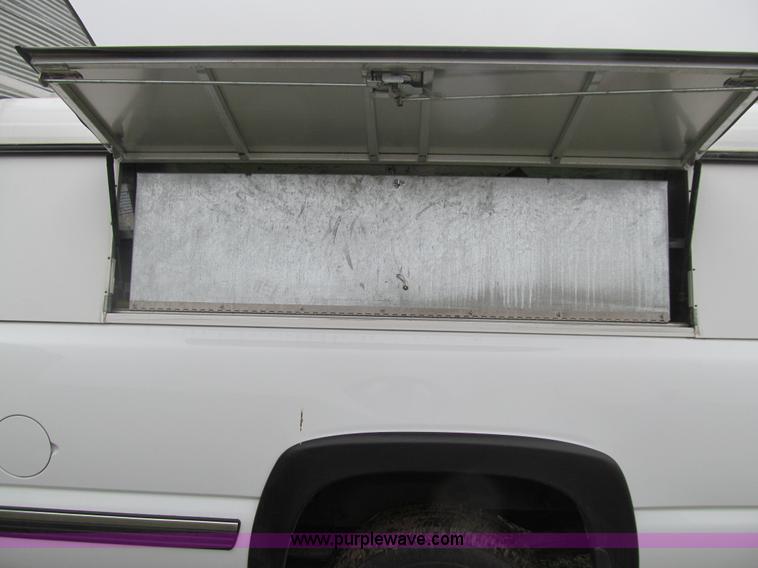 image for item J3484 2002 Chevrolet Silverado 2500 LS pickup truck