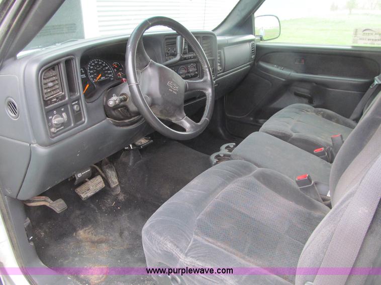 image for item J3484 2002 Chevrolet Silverado 2500 LS pickup truck