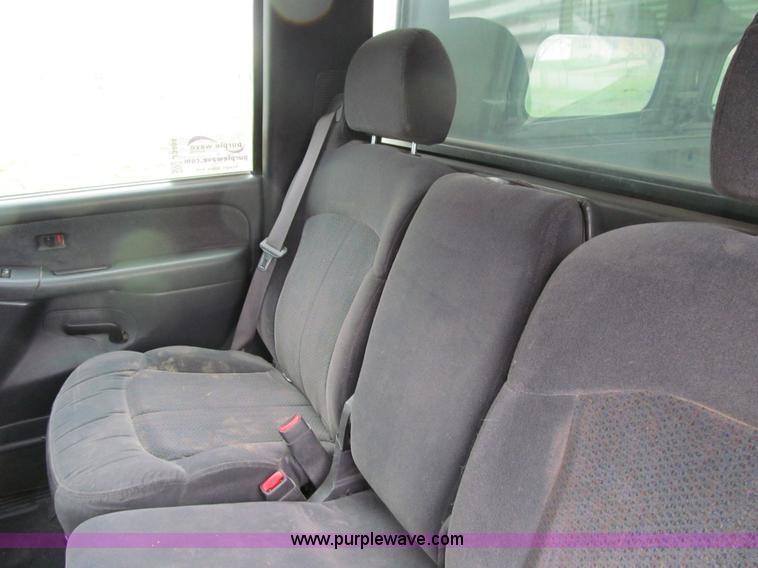 image for item J3484 2002 Chevrolet Silverado 2500 LS pickup truck