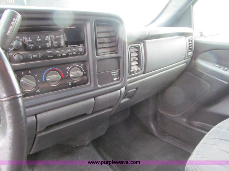 image for item J3484 2002 Chevrolet Silverado 2500 LS pickup truck