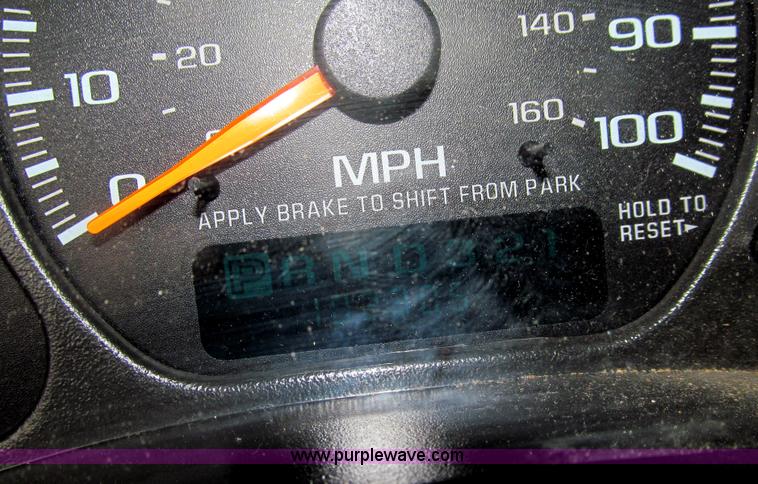 image for item J3484 2002 Chevrolet Silverado 2500 LS pickup truck