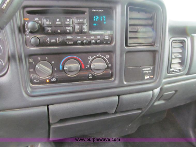 image for item J3484 2002 Chevrolet Silverado 2500 LS pickup truck