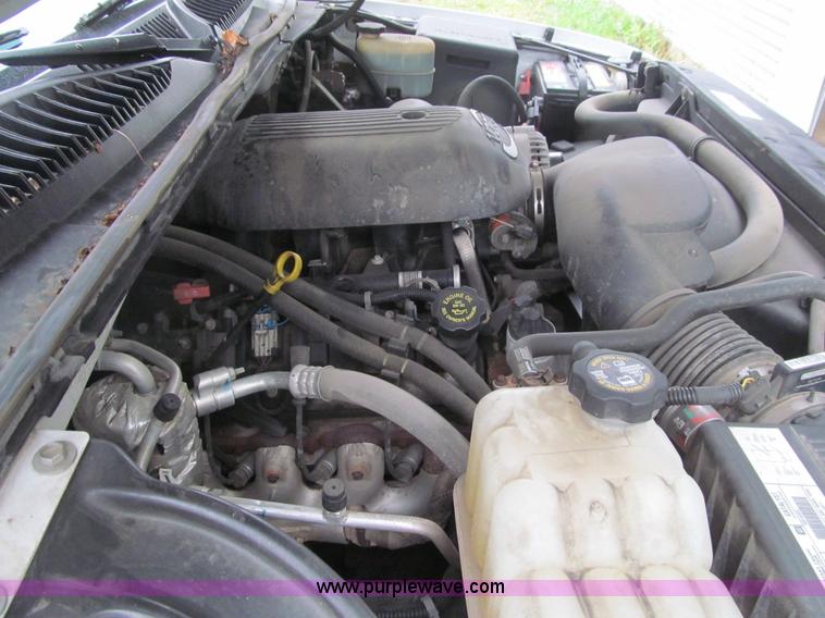 image for item J3484 2002 Chevrolet Silverado 2500 LS pickup truck