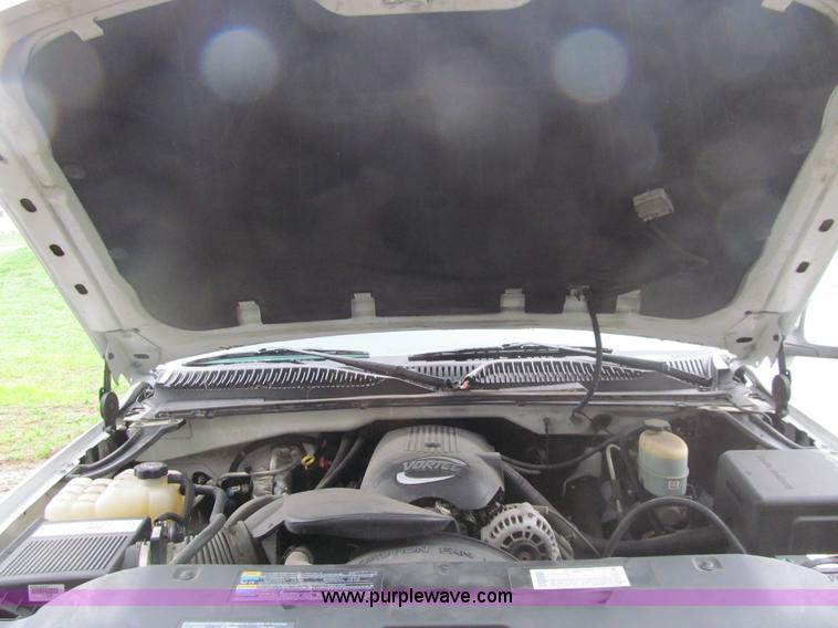 image for item J3484 2002 Chevrolet Silverado 2500 LS pickup truck