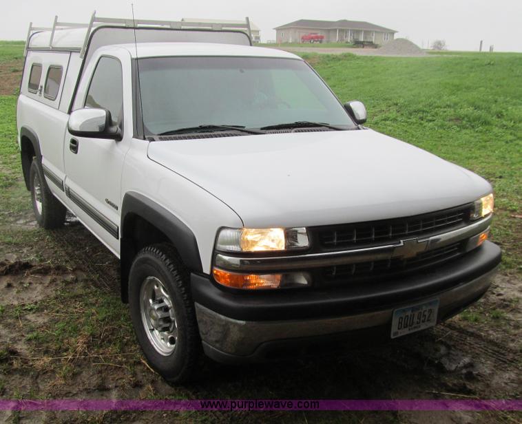 image for item J3484 2002 Chevrolet Silverado 2500 LS pickup truck