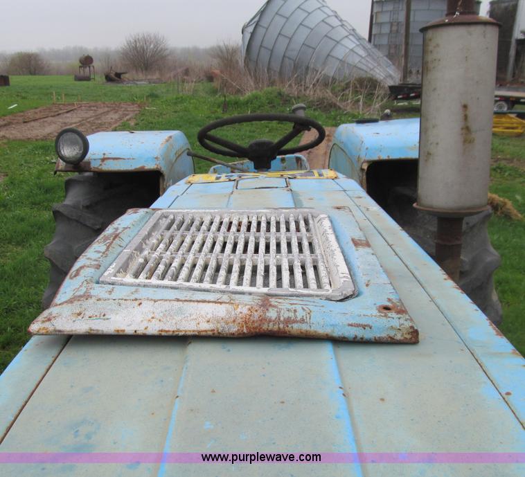 image for item J3499 Long U550 tractor