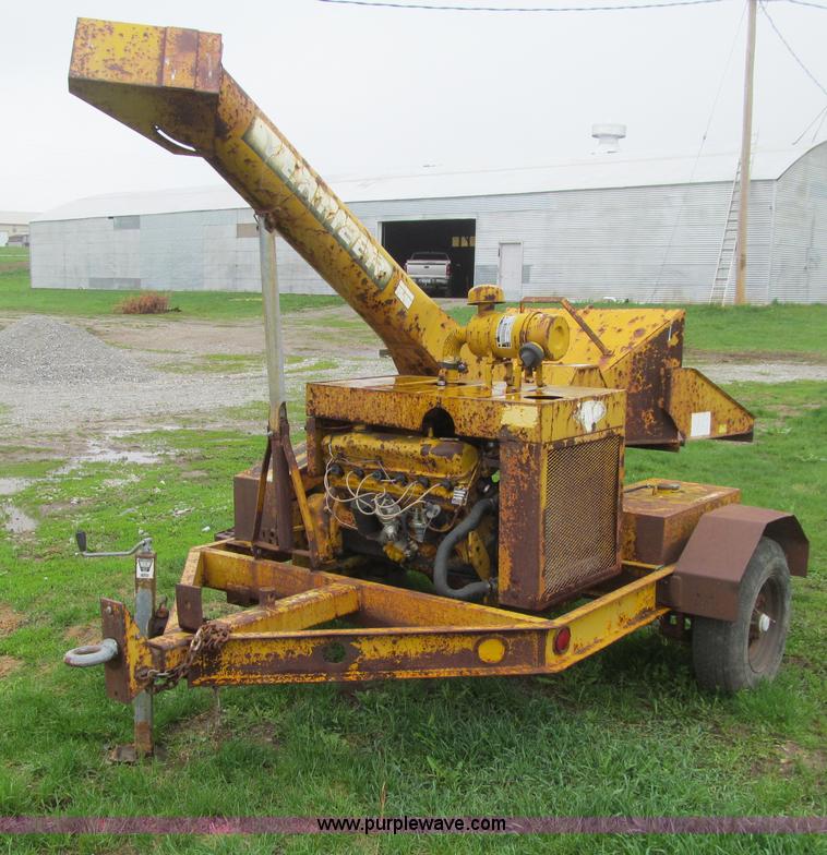image for item J3500 Vermeer 1600 portable chipper