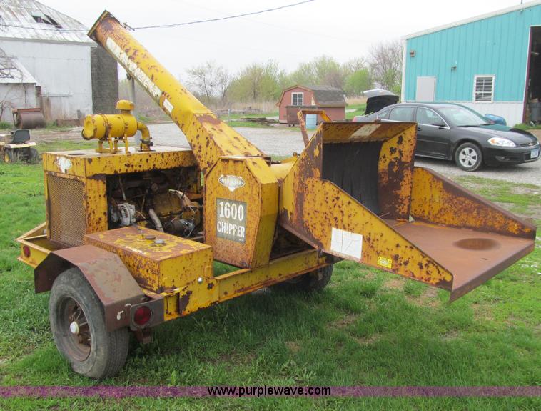 image for item J3500 Vermeer 1600 portable chipper