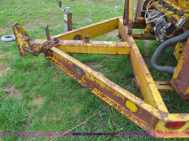 image for item J3500 Vermeer 1600 portable chipper