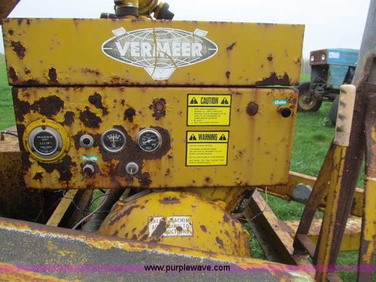 image for item J3500 Vermeer 1600 portable chipper