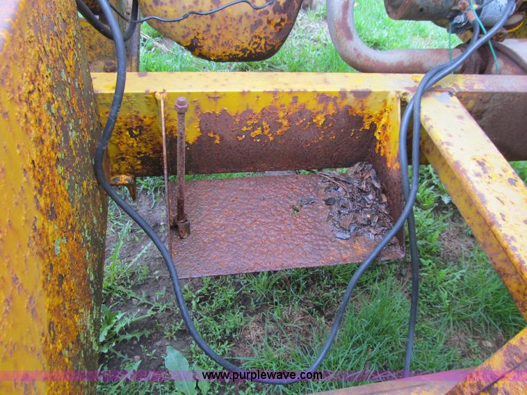 image for item J3500 Vermeer 1600 portable chipper