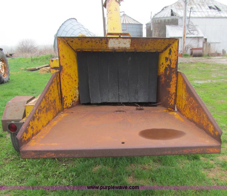 image for item J3500 Vermeer 1600 portable chipper