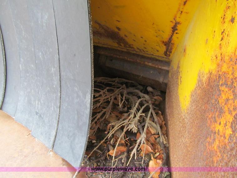 image for item J3500 Vermeer 1600 portable chipper