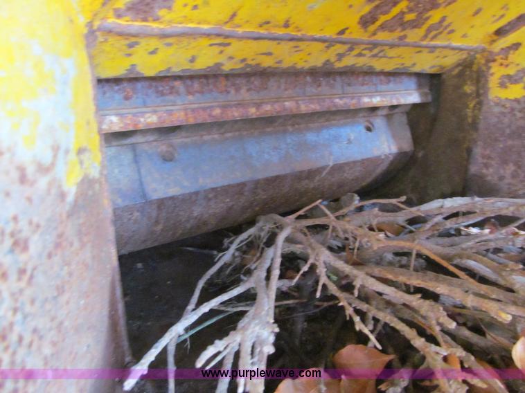 image for item J3500 Vermeer 1600 portable chipper