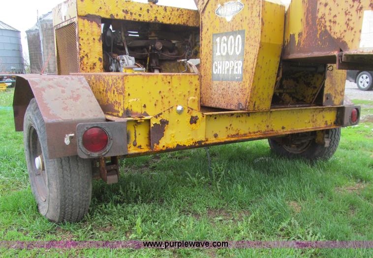 image for item J3500 Vermeer 1600 portable chipper