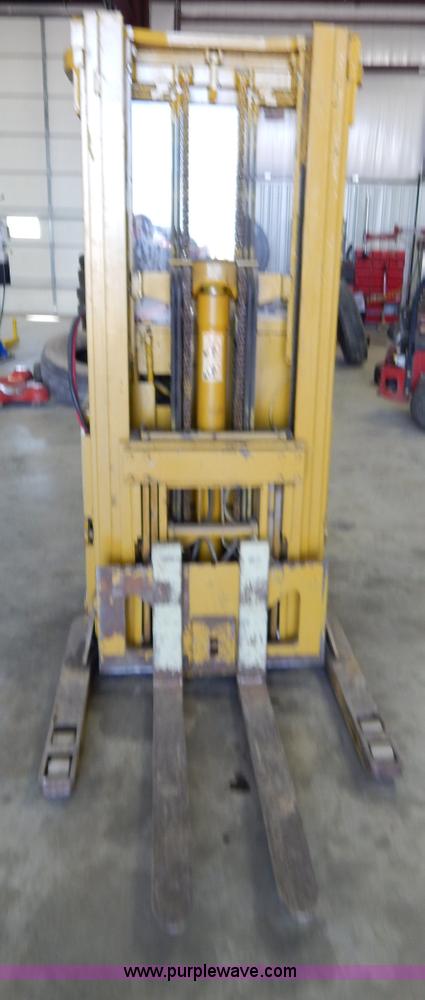 image for item Z9367 Yale electric forklift