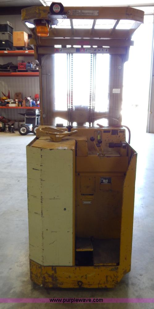 image for item Z9367 Yale electric forklift