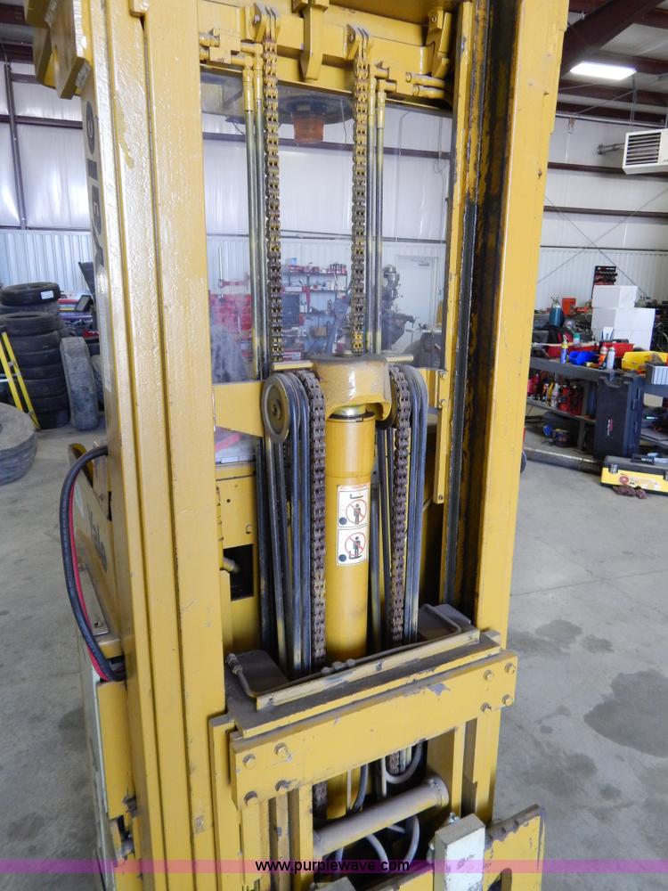 image for item Z9367 Yale electric forklift