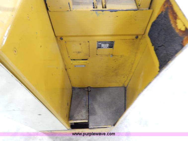 image for item Z9367 Yale electric forklift