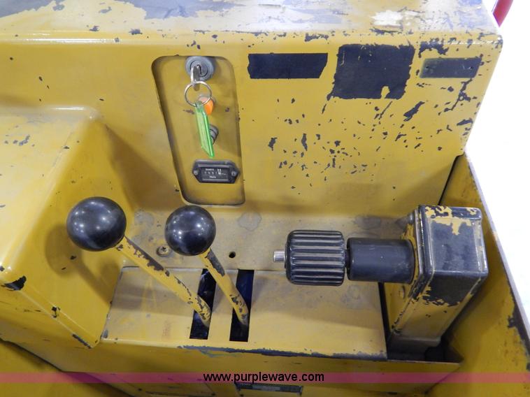 image for item Z9367 Yale electric forklift