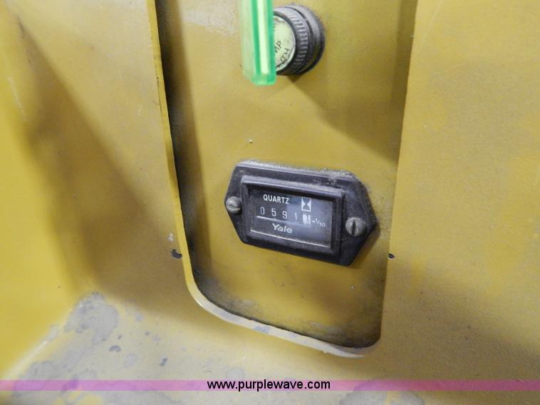 image for item Z9367 Yale electric forklift