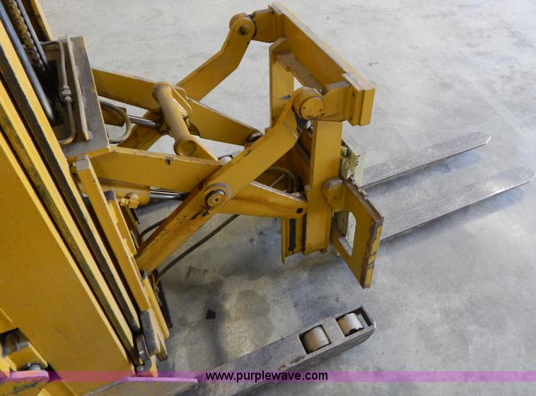 image for item Z9367 Yale electric forklift