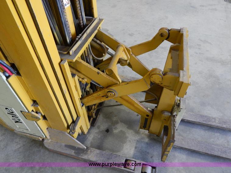 image for item Z9367 Yale electric forklift