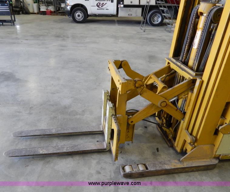 image for item Z9367 Yale electric forklift