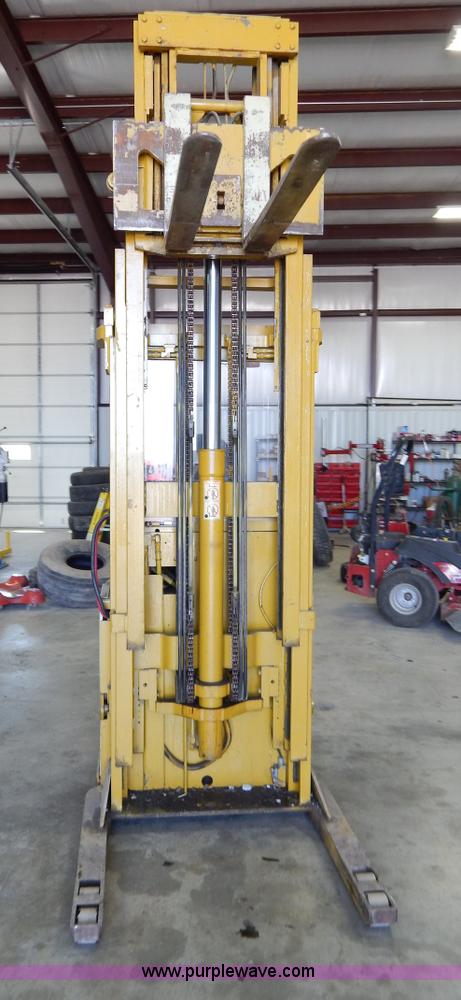 image for item Z9367 Yale electric forklift