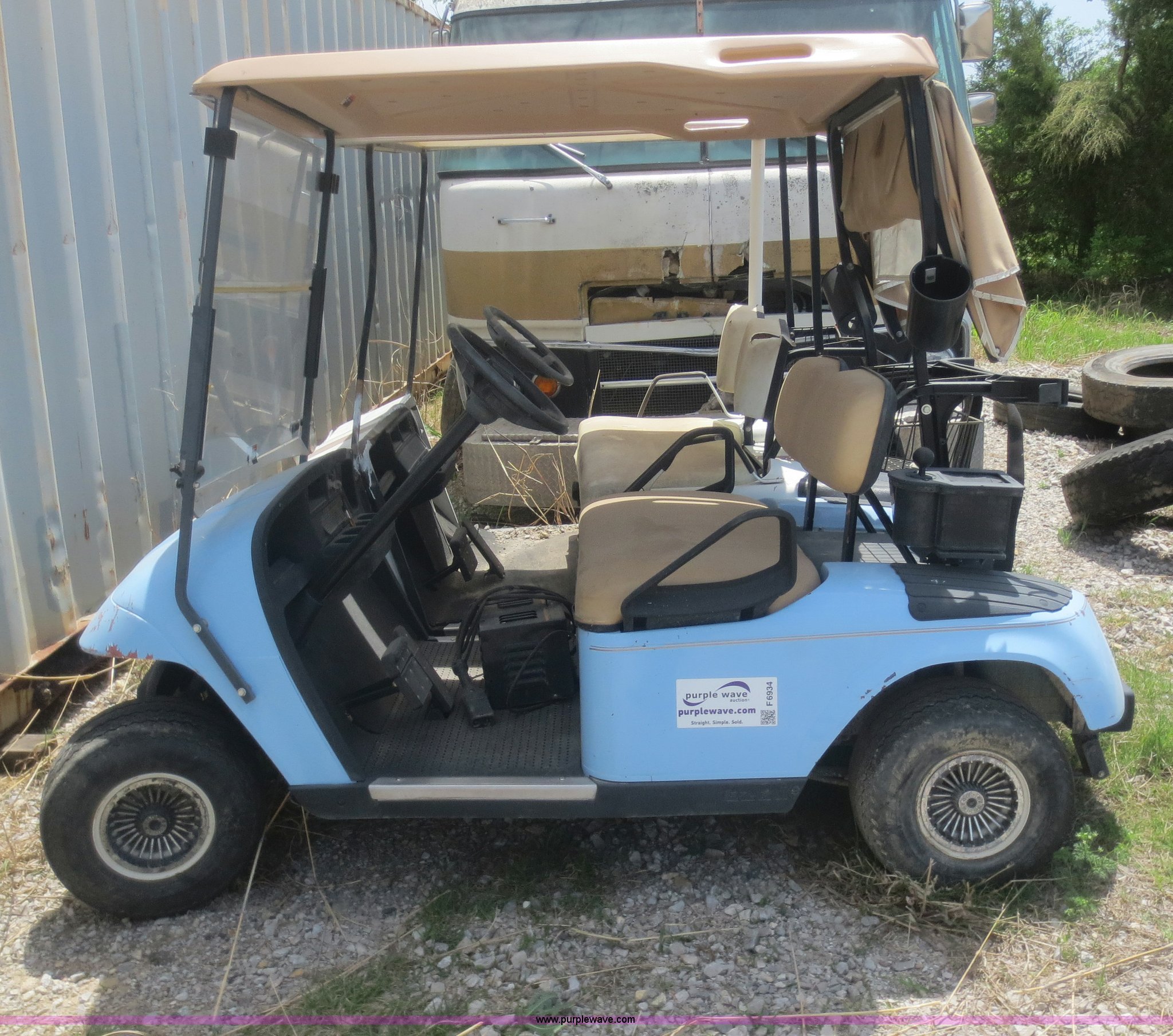 (2) golf carts in Tulsa, OK Item F6934 sold Purple Wave