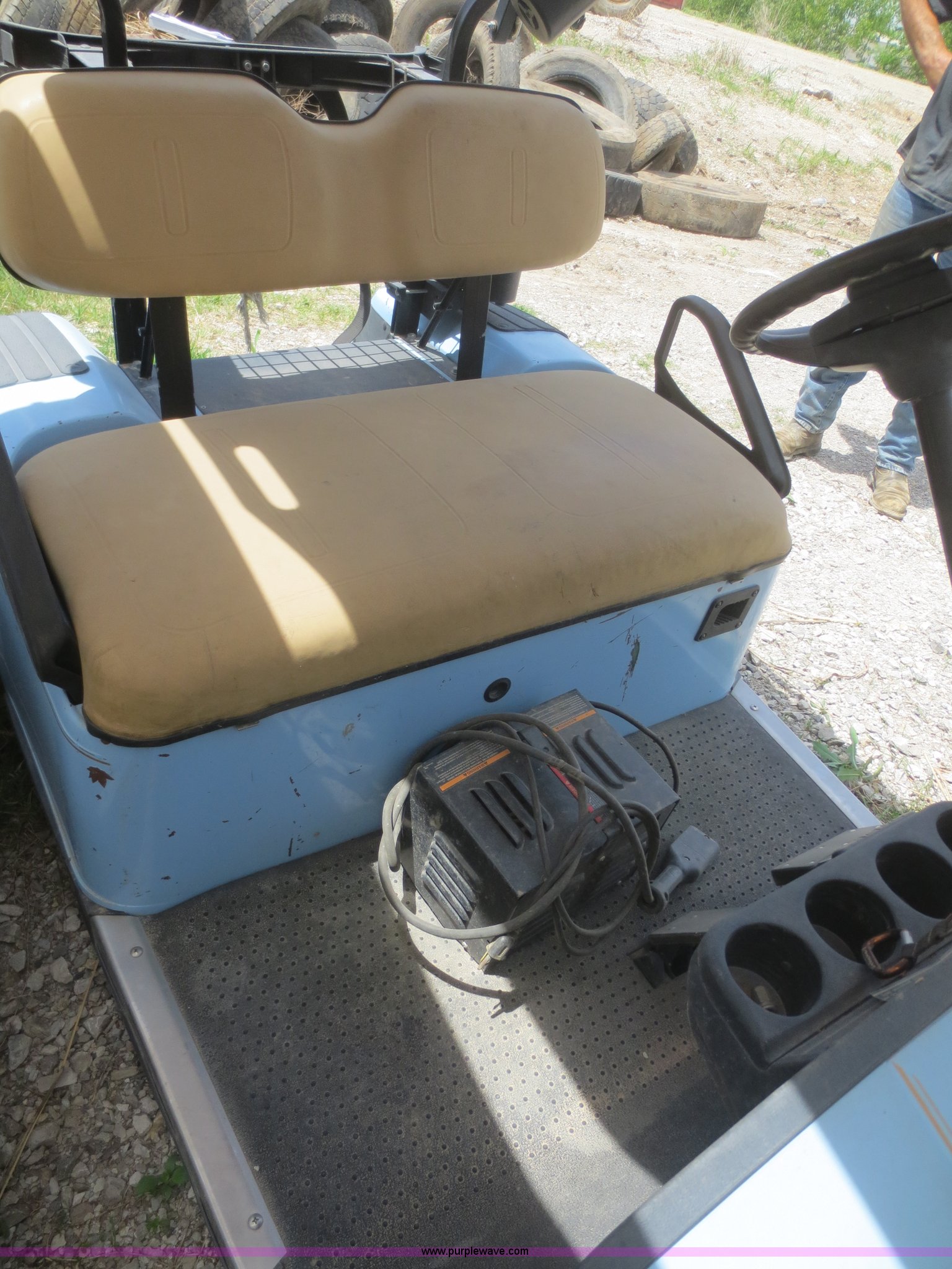 (2) golf carts in Tulsa, OK Item F6934 sold Purple Wave