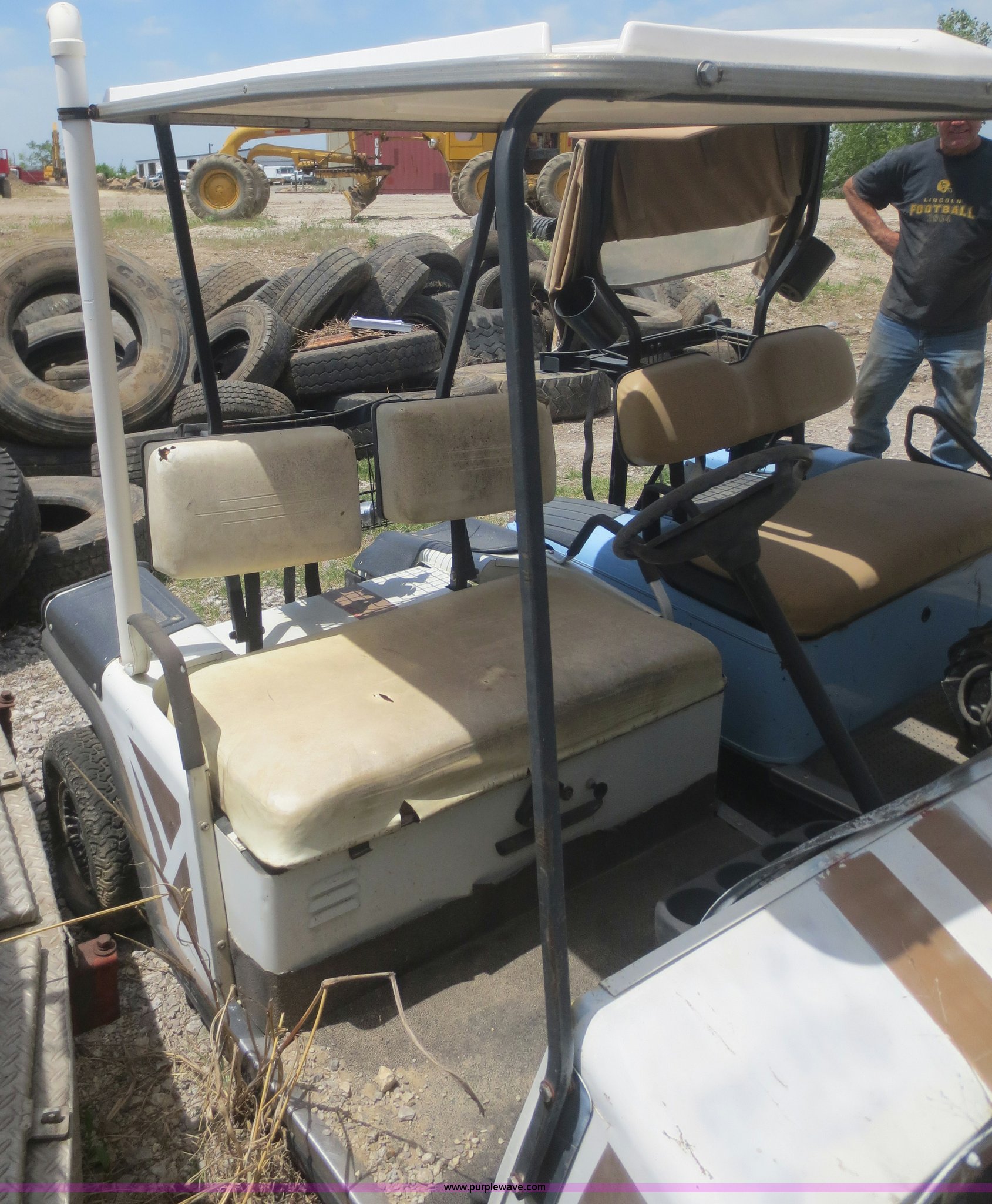 (2) golf carts in Tulsa, OK Item F6934 sold Purple Wave
