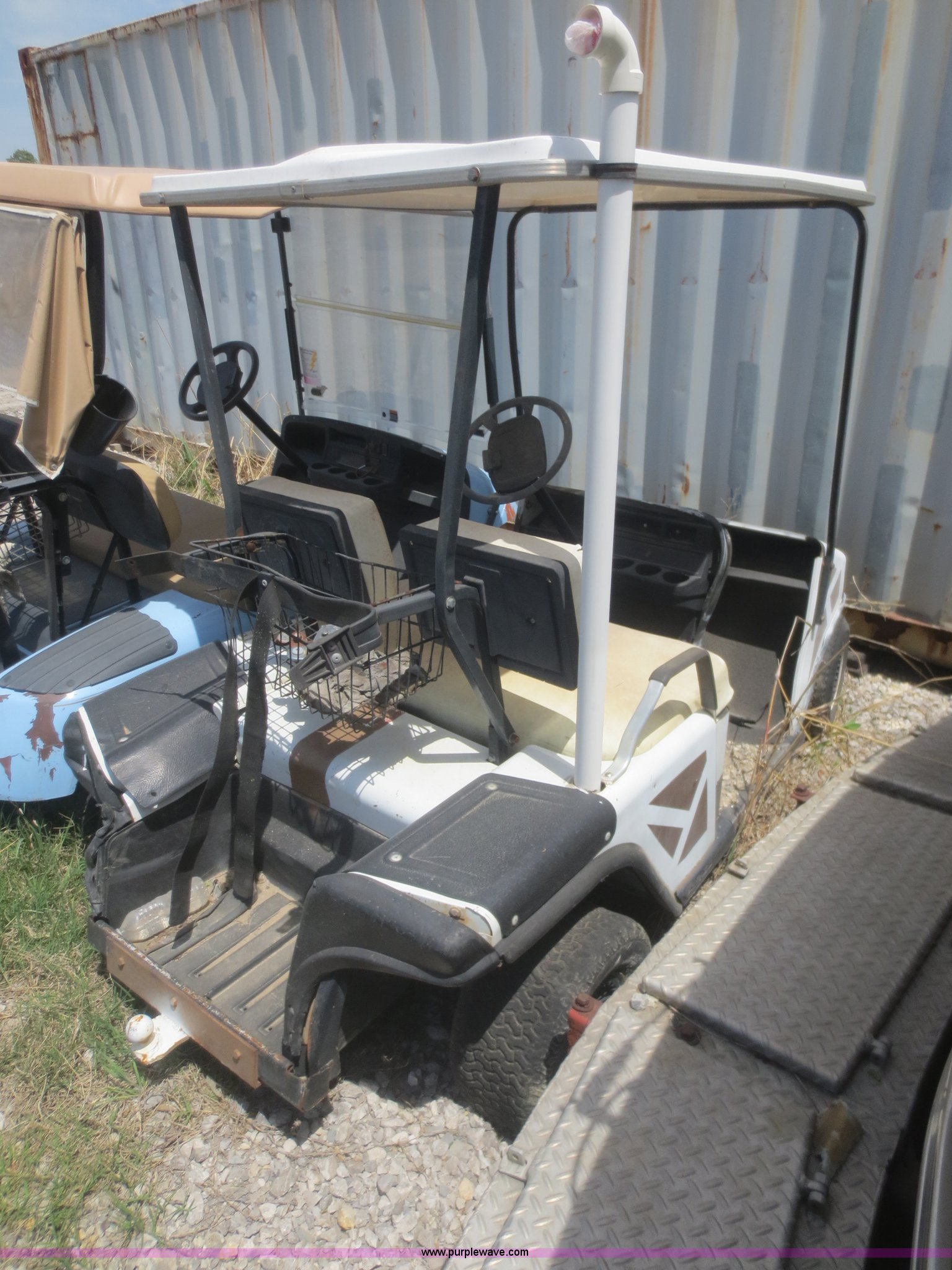 (2) golf carts in Tulsa, OK Item F6934 sold Purple Wave