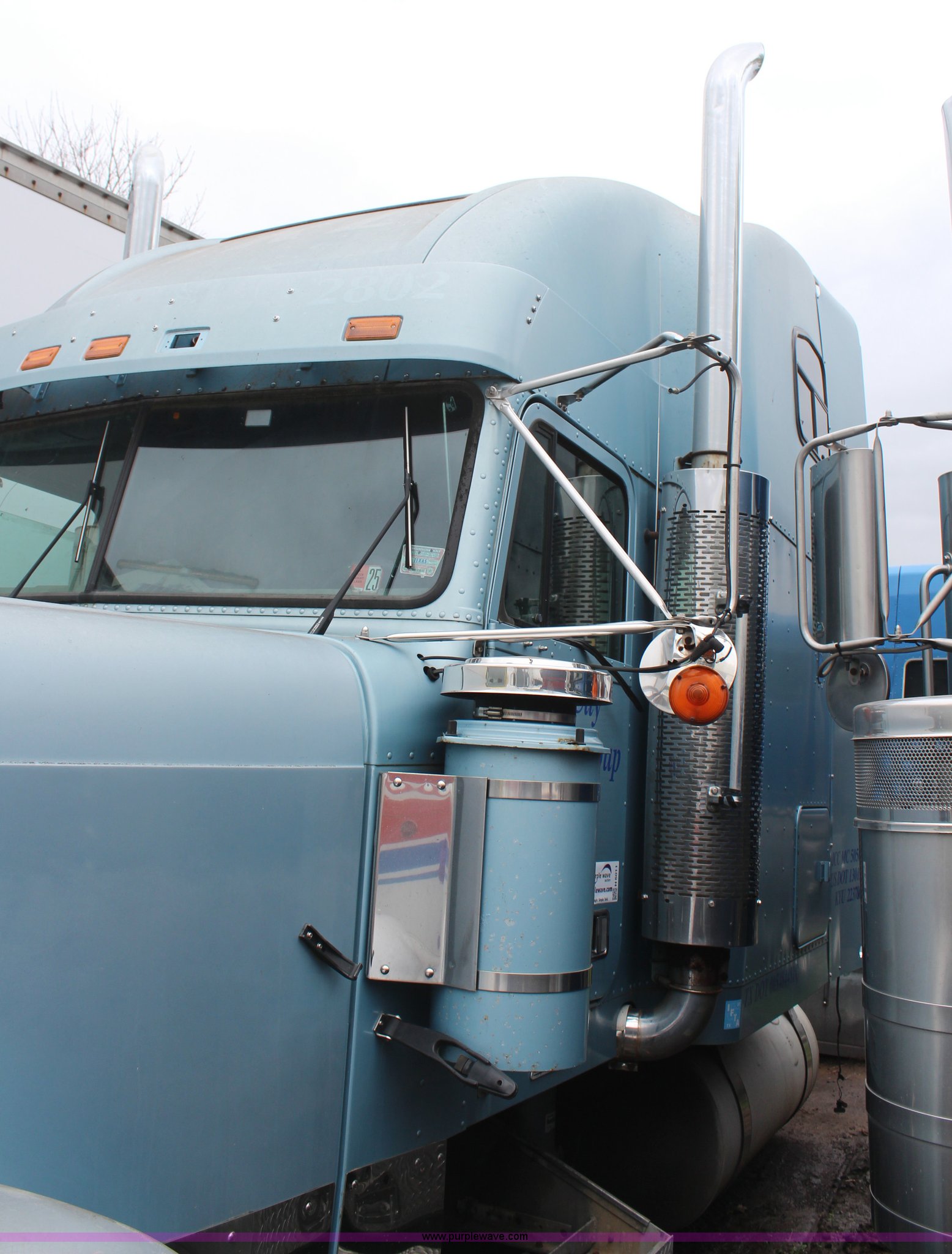 2000 Freightliner Classic XL truck cab in Dearborn, MO | Item