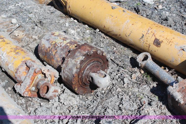 image for item AM9288 Assorted hydraulic cylinders