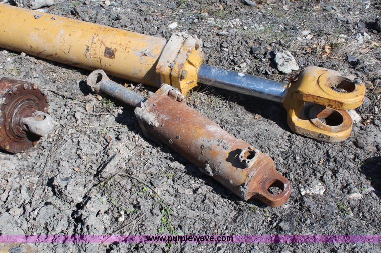 image for item AM9288 Assorted hydraulic cylinders