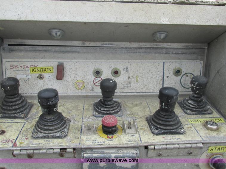 image for item AN9060 1997 Skyjack SJB-66TK boom lift