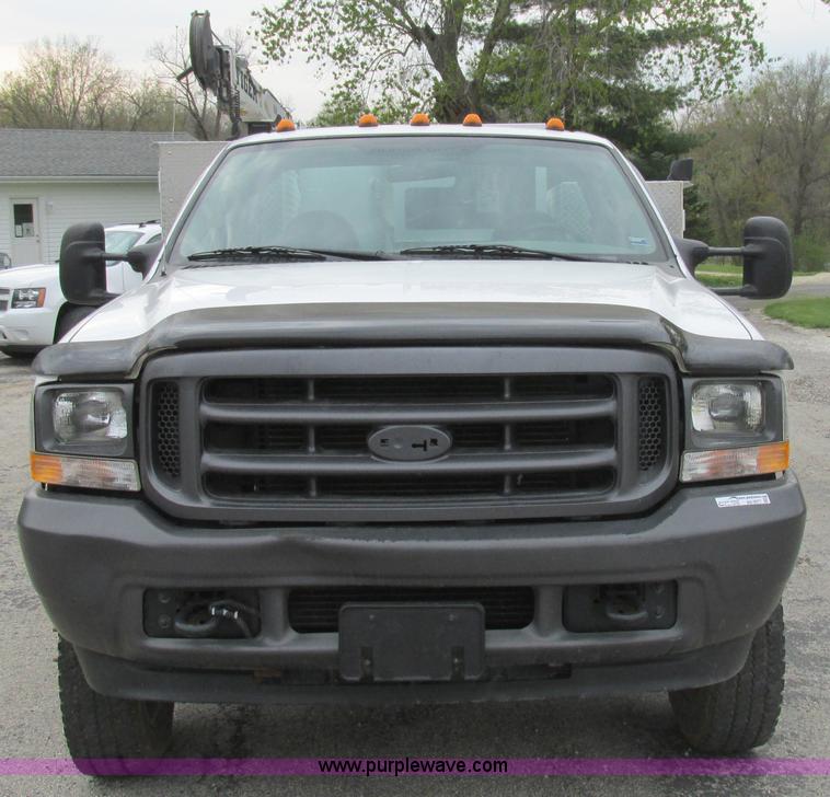 image for item AN9077 2004 Ford F550 Super Duty XL service truck with crane